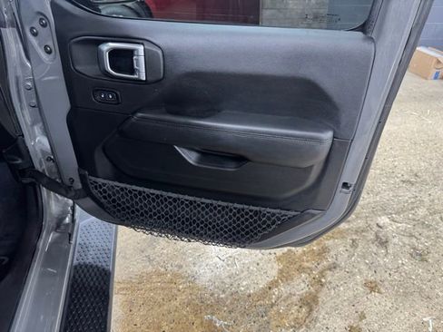 Used 2020 Jeep Wrangler Unlimited Sahara image 30