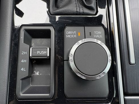 Used 2024 Toyota Tundra Platinum AWD/4WD image 23
