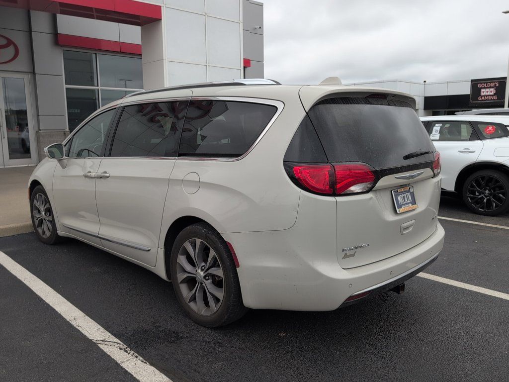 Used 2020 Chrysler Pacifica Limited w/ Tire & Wheel Group FWD image 6