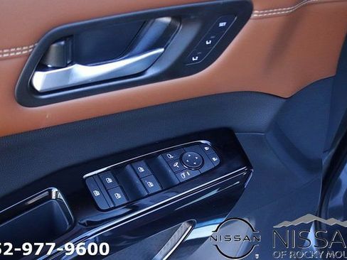 New 2026 Nissan Pathfinder Platinum image 10