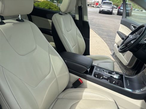 Used 2019 Ford Edge Titanium w/ Cold Weather Package AWD/4WD image 27