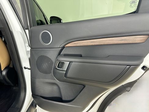 Used 2024 Land Rover Discovery Dynamic SE AWD/4WD image 41