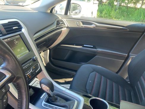 Used 2016 Ford Fusion SE image 16