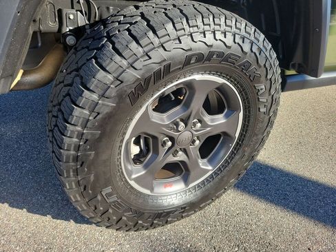 Used 2023 Jeep Gladiator Rubicon image 6