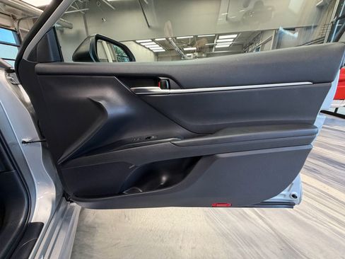 Used 2020 Toyota Camry SE FWD image 35