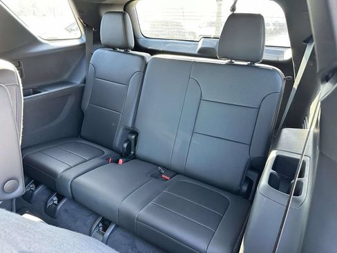 Used 2023 Chevrolet Traverse High Country AWD/4WD image 15