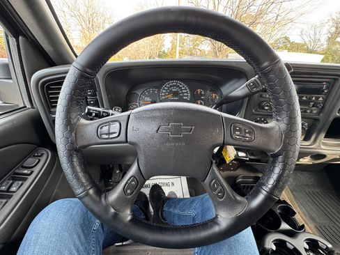 Used 2006 Chevrolet Silverado 2500 LT w/ Heavy-Duty Power Package image 27