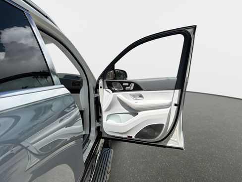 Used 2023 Mercedes-Benz Maybach GLS 600 4MATIC image 22