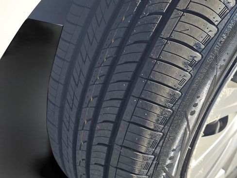 Used 2024 Nissan Sentra S image 18