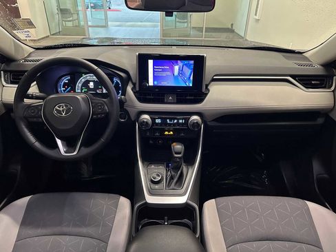 Used 2025 Toyota RAV4 XLE w/ Convenience Package image 16