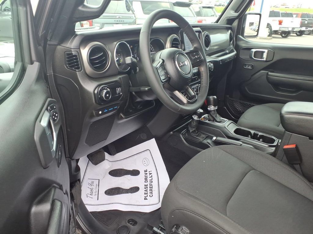 Used 2023 Jeep Wrangler Unlimited w/ Dual Top Group AWD/4WD image 8