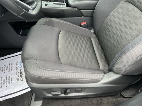 Used 2025 Nissan Pathfinder SV FWD image 12