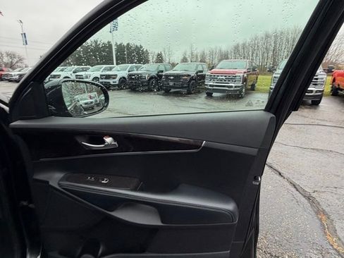Used 2018 Kia Sorento L image 16