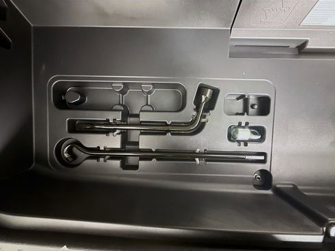 Certified 2022 Toyota Highlander LE image 33