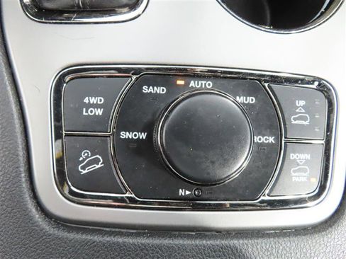 Used 2020 Jeep Grand Cherokee High Altitude image 32