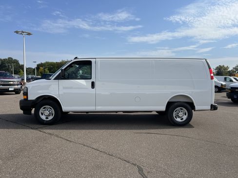 Used 2025 Chevrolet Express 3500 Extended w/ Driver Convenience Package image 2