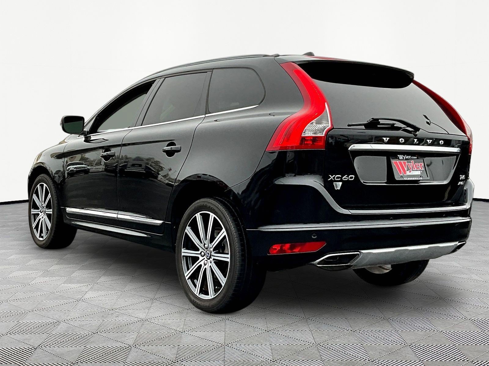 Used 2017 Volvo XC60 T6 Inscription w/ Climate Package AWD/4WD image 4