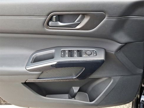 Certified 2024 Nissan Pathfinder S image 12