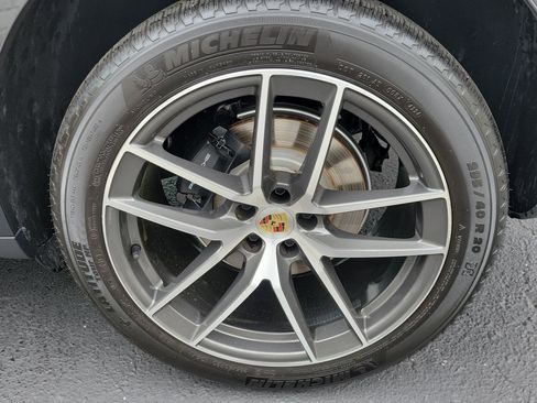 Certified 2025 Porsche Macan Turbo image 37