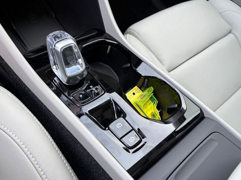 New 2026 Volvo XC40 B4 Plus w/ Protection Package Premier FWD image 12