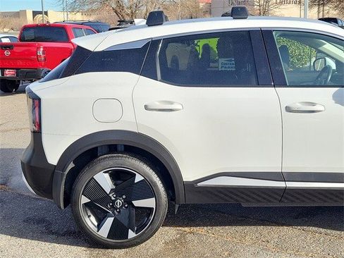 Certified 2025 Nissan Kicks SR image 4