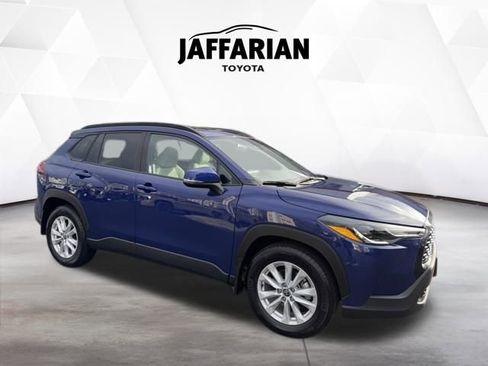 Certified 2024 Toyota Corolla Cross LE image 3