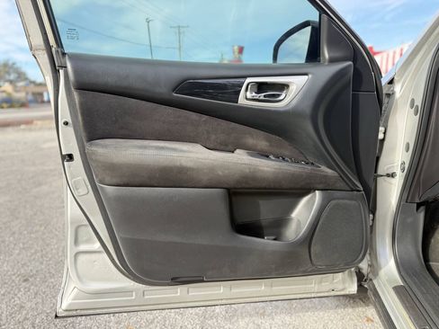 Used 2015 Nissan Pathfinder SV FWD image 11