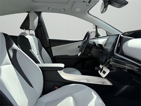 Used 2018 Toyota Prius Four image 10