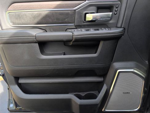 New 2026 RAM 2500 Laramie AWD/4WD image 19