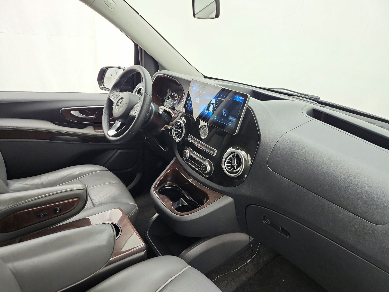 Used 2018 Mercedes-Benz Metris Passenger image 17