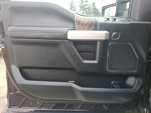 Used 2019 Ford F350 Lariat w/ Chrome Package image 12