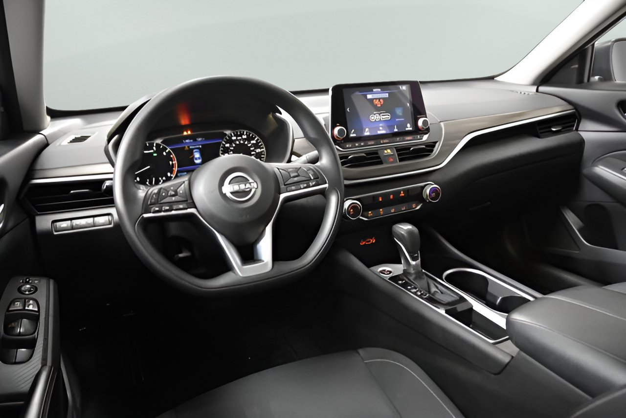 Used 2024 Nissan Altima 2.5 SV FWD image 24