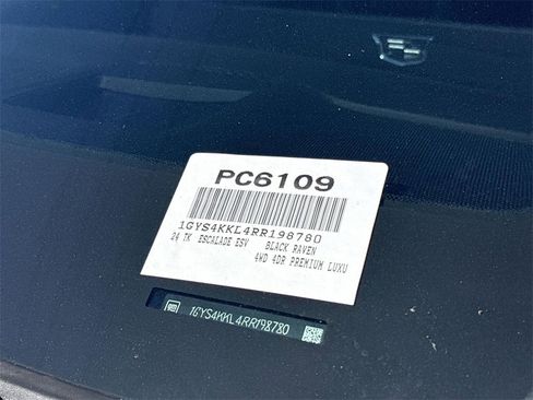 Used 2024 Cadillac Escalade ESV Premium Luxury image 34