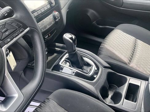 Used 2017 Nissan Rogue S AWD/4WD image 20