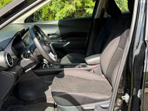 Used 2023 Nissan Kicks SV w/ Interior Electronics Package FWD image 8