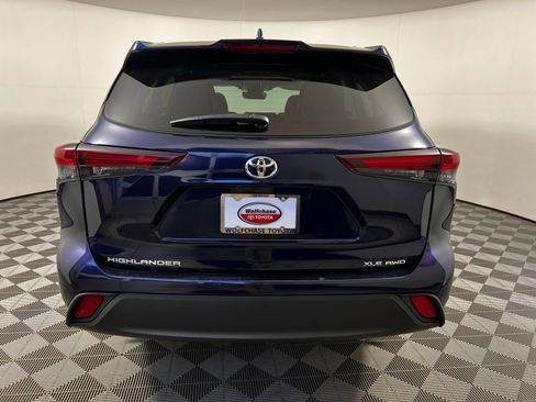 Certified 2025 Toyota Highlander XLE image 6