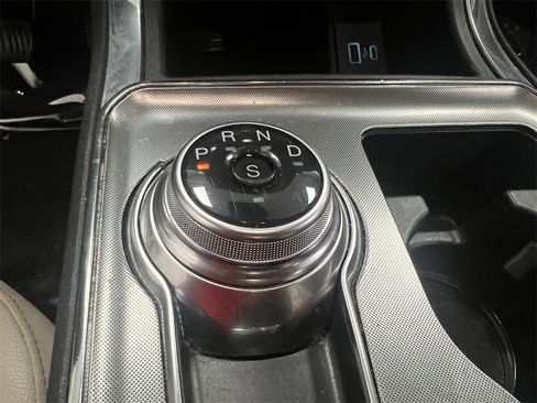 Used 2022 Ford Edge Titanium image 19