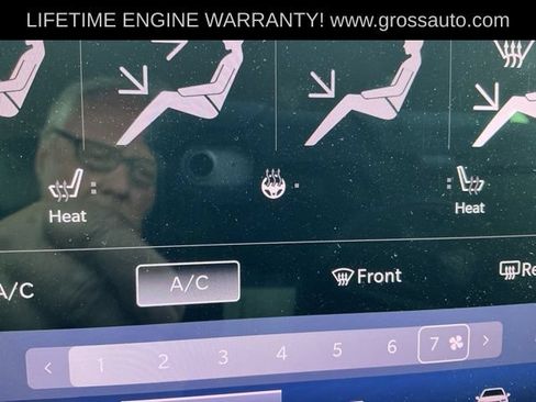 Used 2023 Chrysler Pacifica Touring-L FWD image 19