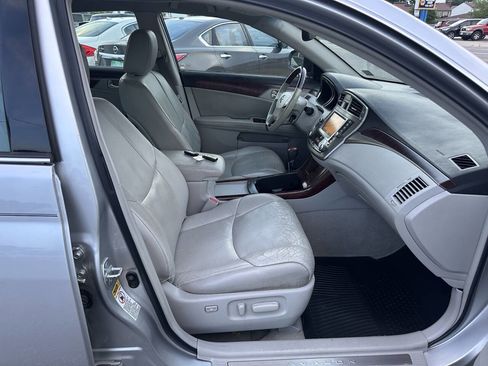 Used 2011 Toyota Avalon Limited image 18