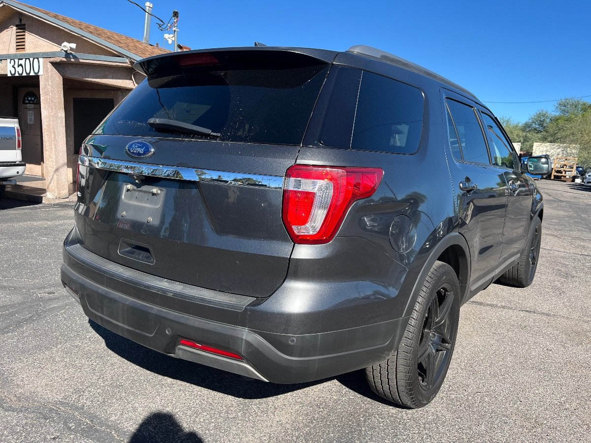 Used 2019 Ford Explorer XLT FWD image 3