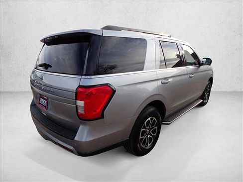 Used 2023 Ford Expedition XLT image 4
