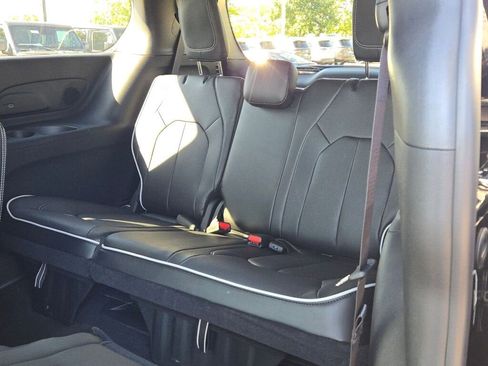 New 2026 Chrysler Pacifica Limited w/ S Appearance Package image 19