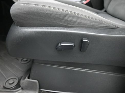 Used 2022 Nissan Frontier SV w/ Technology Package image 11