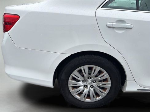 Used 2012 Toyota Camry LE FWD image 30
