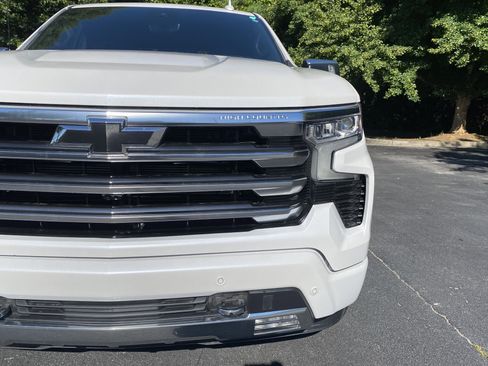 Used 2024 Chevrolet Silverado 1500 High Country w/ Technology Package AWD/4WD image 14