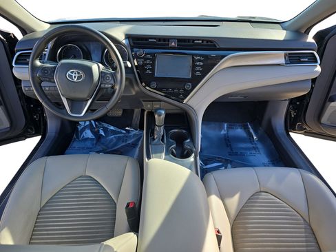 Used 2018 Toyota Camry SE image 9