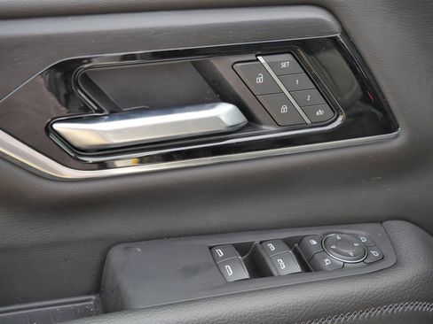 Used 2025 GMC Yukon Denali w/ Sun & Power Step Package image 38