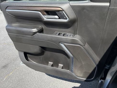 Used 2025 Chevrolet Silverado 1500 LT AWD/4WD image 27