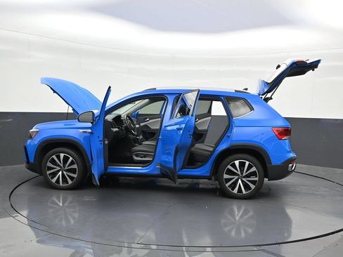 Used 2022 Volkswagen Taos SE FWD image 32
