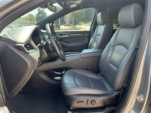Used 2023 Buick Enclave Essence image 3